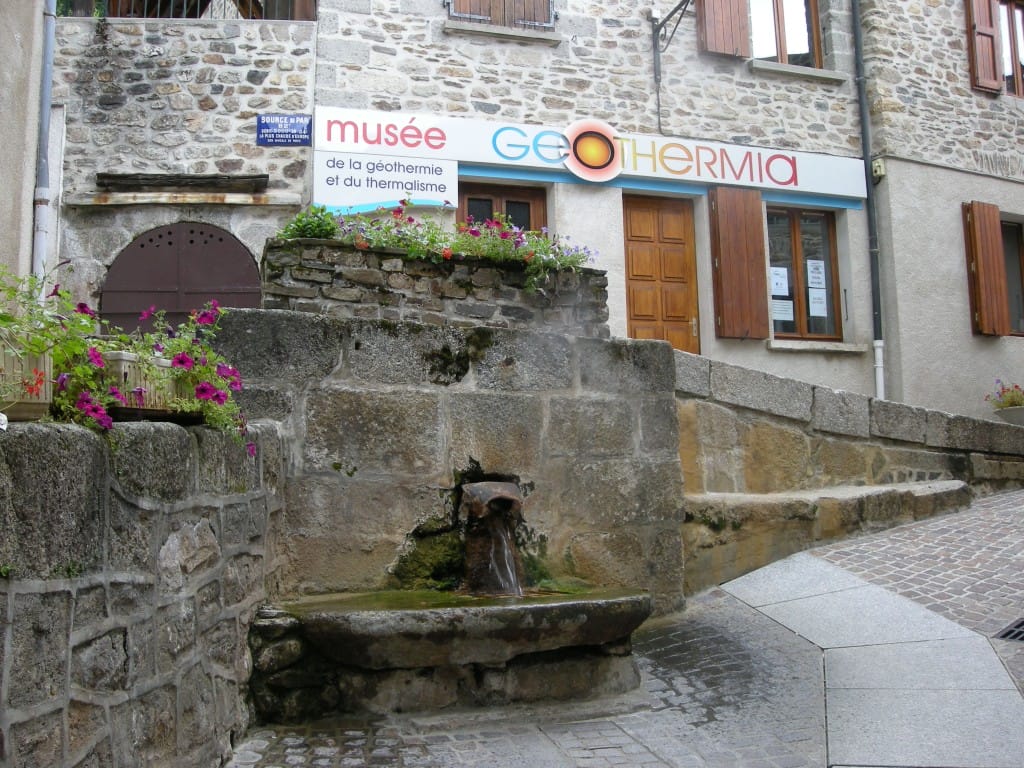 Source chaude et musée de la géothermie à Chaudes-Aigues