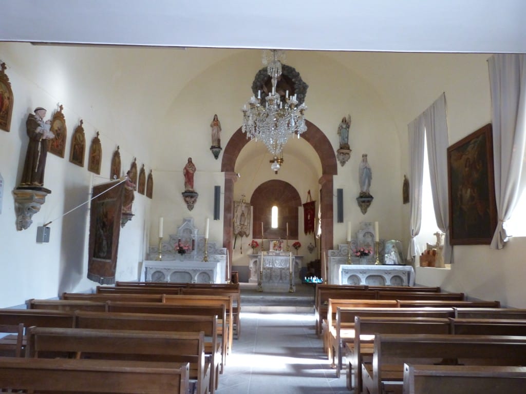 Nef et chœur de l’église d’Anglars, au Cayrol