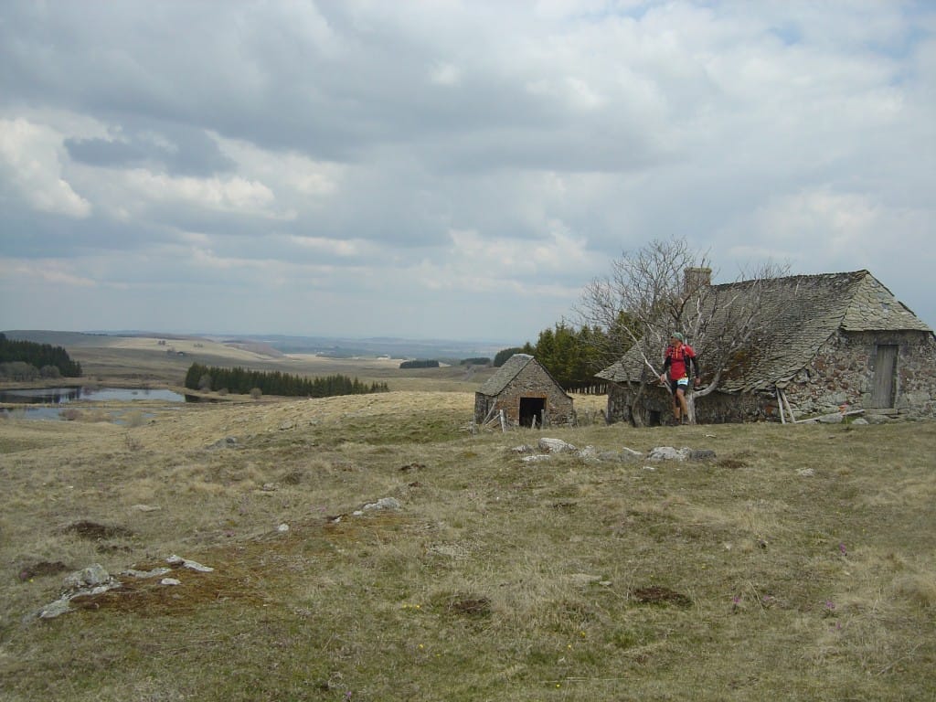 Buron traditionnel dans les pâturages du plateau de l’Aubrac