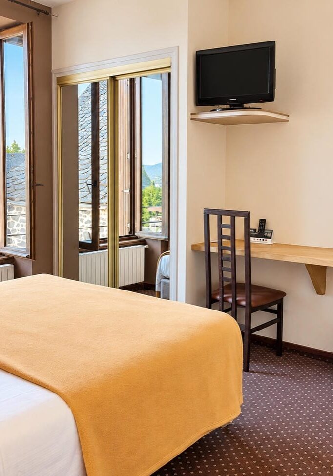 Chambre Supérieure spacieuse et lumineuse, Hôtel Gilles Moreau à Laguiole